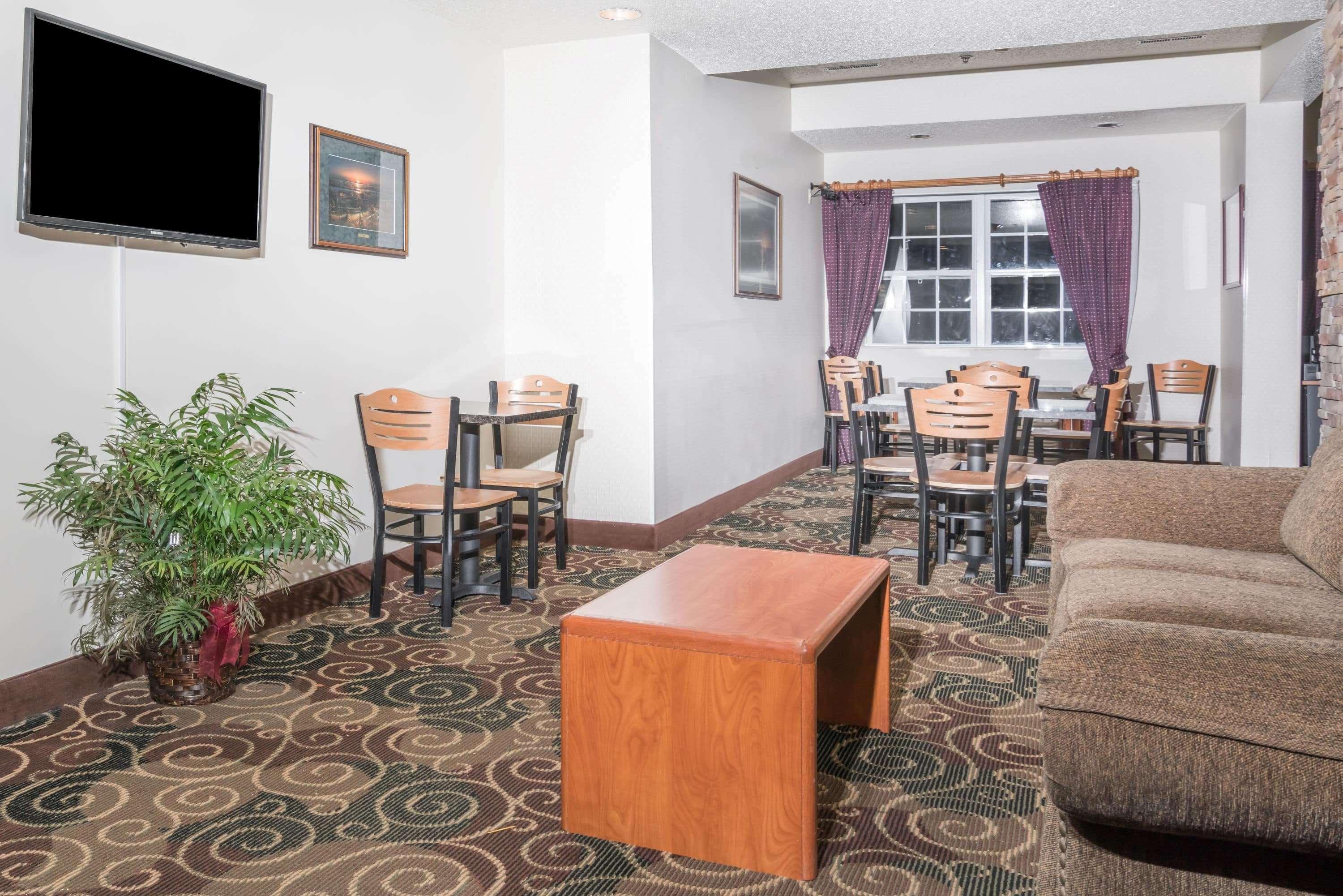 Microtel Inn & Suites By Wyndham Rice Lake Exterior photo