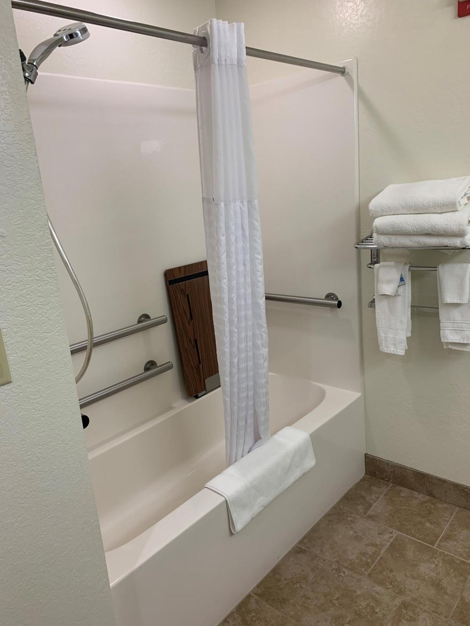 Microtel Inn & Suites By Wyndham Rice Lake Exterior photo